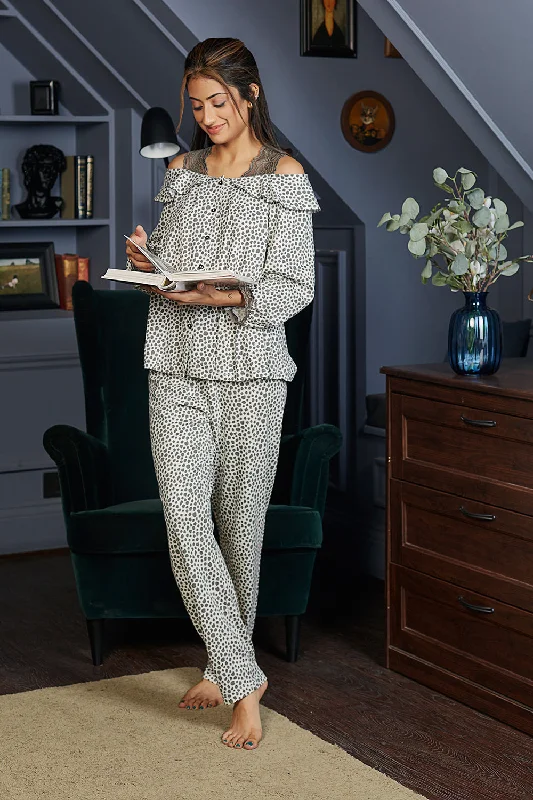 women's pajamas with button-flyThe Eleanor Destination-ready Night-Suit